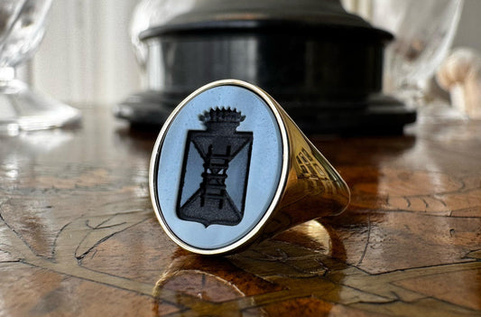 Signet ring engraved on Sardonix