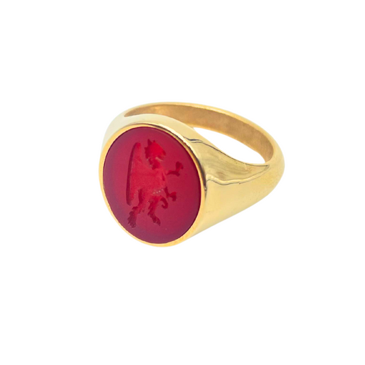 Anello con sigillo inciso su corniola rossa