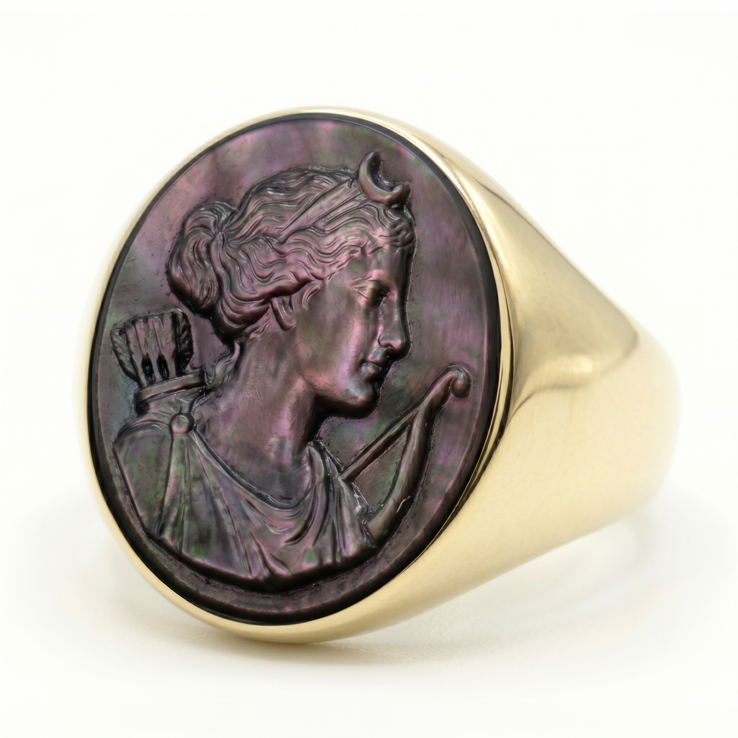 Anello Sigillo Artemide – Cameo Mitologico in Madreperla Tahitiana Grigia, Regolabile in Argento o Bronzo