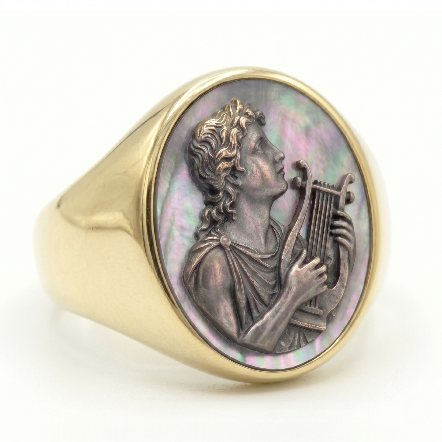 Anello Sigillo Orfeo – Cameo in Madreperla Tahitiana Grigia, Regolabile in Argento o Bronzo